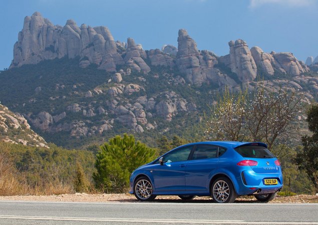 Seat Leon FR+ Supercopa Gets Interior and Exterior Upgrades Seat Leon FR+ Supercopa Gets Interior and Exterior Upgrades