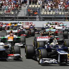 Este fim de semana Maldonado envolveu-se num acidente com Sergio Perez da Sauber no início da prova Este fim de semana Maldonado envolveu-se num acidente com Sergio Perez da Sauber no início da prova