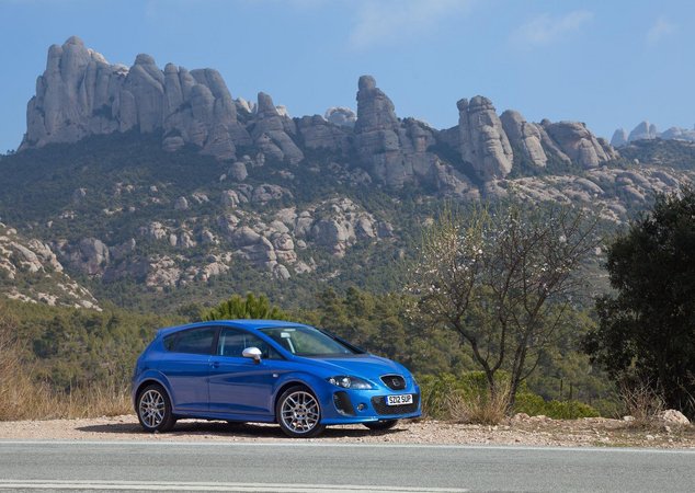 Seat Leon FR+ Supercopa Gets Interior and Exterior Upgrades Seat Leon FR+ Supercopa Gets Interior and Exterior Upgrades