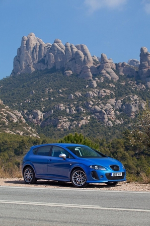 Seat Leon FR+ Supercopa Gets Interior and Exterior Upgrades Seat Leon FR+ Supercopa Gets Interior and Exterior Upgrades
