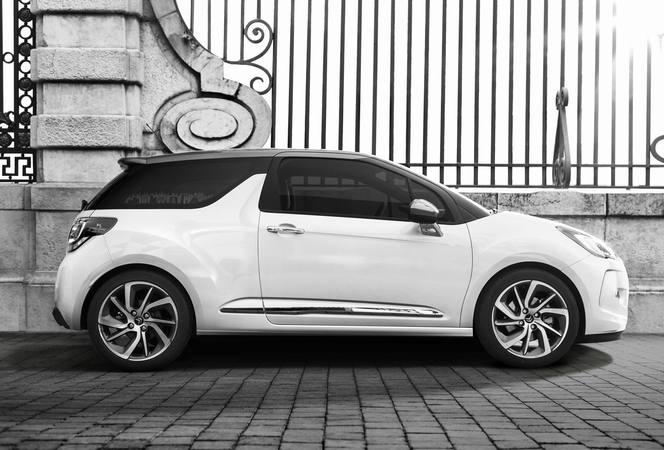 the most ecological version, the turbodiesel BlueHDi 100, consumes on average 3.0l/100km and emits 79g/km of CO2 the most ecological version, the turbodiesel BlueHDi 100, consumes on average 3.0l/100km and emits 79g/km of CO2