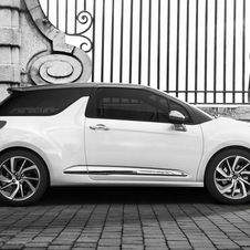 the most ecological version, the turbodiesel BlueHDi 100, consumes on average 3.0l/100km and emits 79g/km of CO2