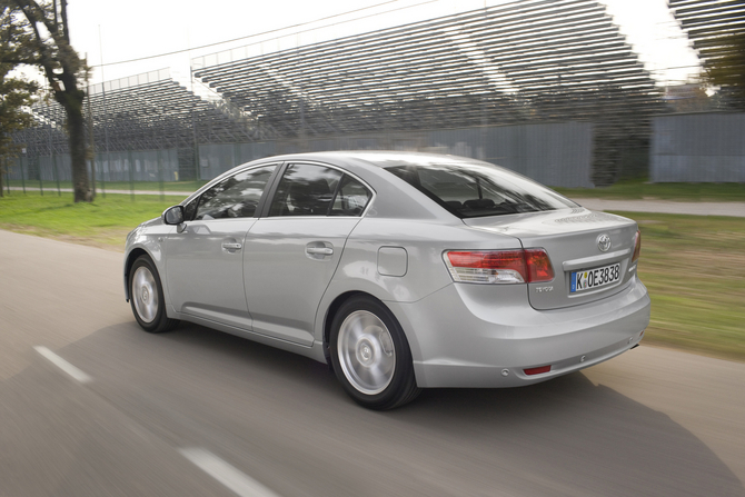 Toyota Avensis SD 2.0 D-4D 125 Luxury Toyota Avensis SD 2.0 D-4D 125 Luxury