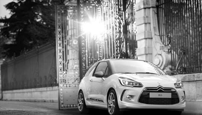 The model receives a retouched design, a new security kit and two new engines for both the hatchback and convertible versions The model receives a retouched design, a new security kit and two new engines for both the hatchback and convertible versions