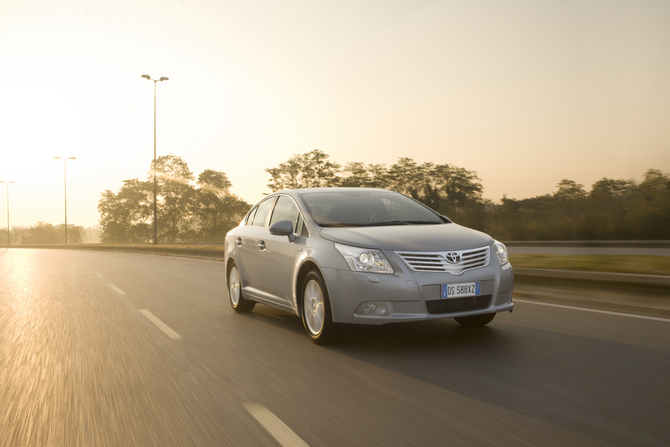Toyota Avensis SD 2.0 D-4D 125 Luxury Toyota Avensis SD 2.0 D-4D 125 Luxury