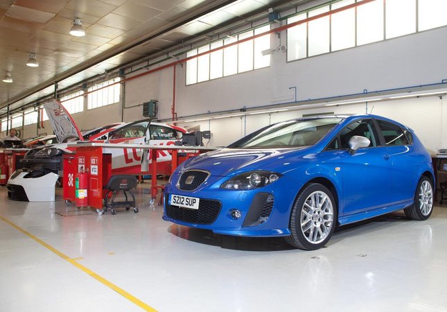 Seat Leon FR+ Supercopa Gets Interior and Exterior Upgrades Seat Leon FR+ Supercopa Gets Interior and Exterior Upgrades