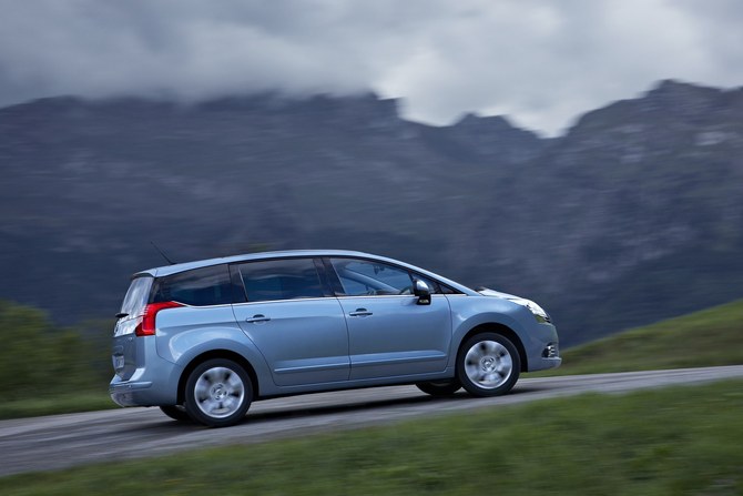 Peugeot 5008 Premium 1.6 HDi CVM6 Peugeot 5008 Premium 1.6 HDi CVM6