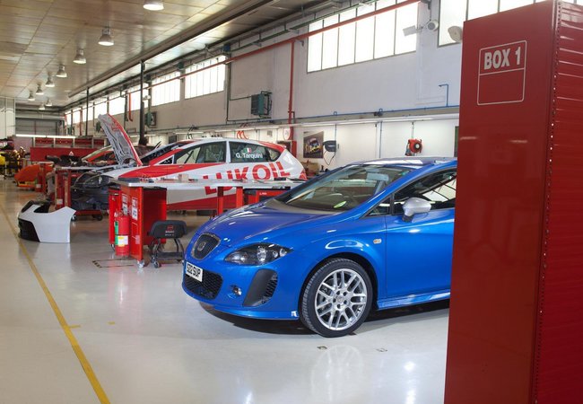 Seat Leon FR+ Supercopa Gets Interior and Exterior Upgrades Seat Leon FR+ Supercopa Gets Interior and Exterior Upgrades