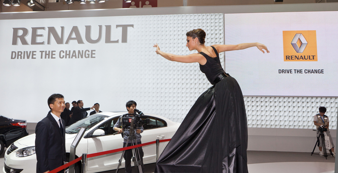 Renault also had dancers on stilts Renault also had dancers on stilts
