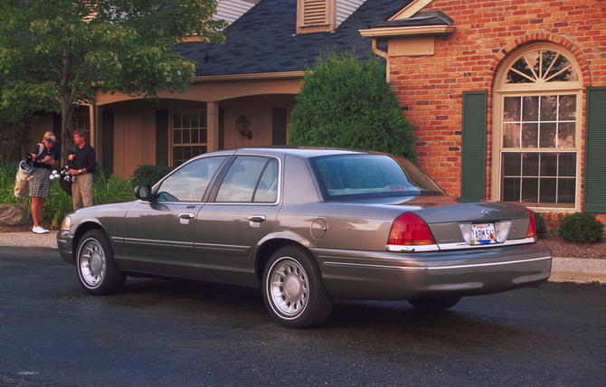 Ford Crown Victoria LX Ford Crown Victoria LX