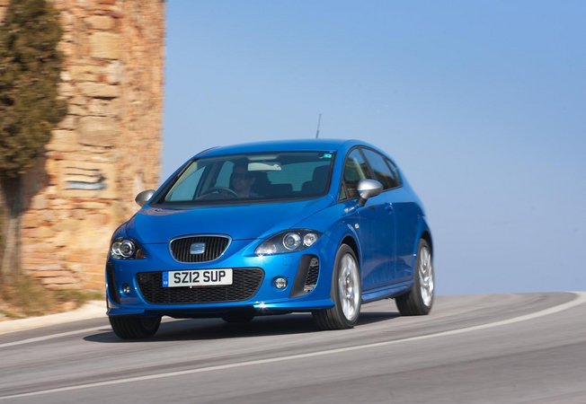 Seat Leon FR+ Supercopa Gets Interior and Exterior Upgrades Seat Leon FR+ Supercopa Gets Interior and Exterior Upgrades