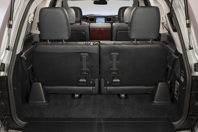 Lexus LX570 Gets New Lexus Nose and Extra Tech Lexus LX570 Gets New Lexus Nose and Extra Tech
