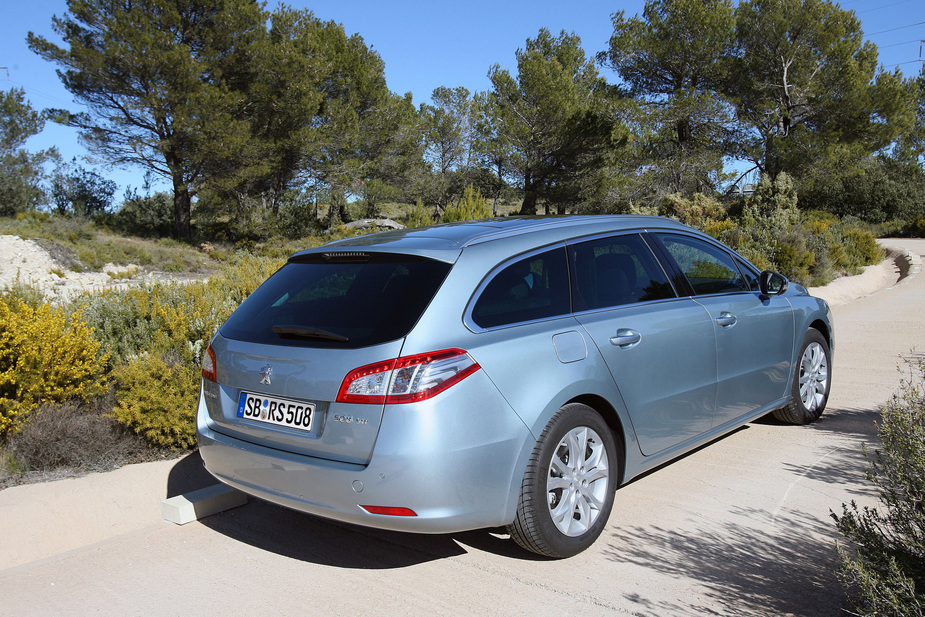 photo courtesy of Peugeot Peugeot 508 SW Active 16 HDi 112 CVM5