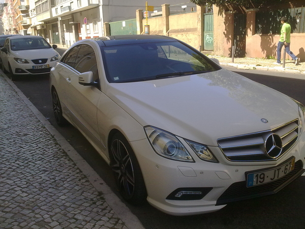Mercedes-Benz E 250 CGI BlueEFFICIENCY Coupé Mercedes-Benz E 250 CGI BlueEFFICIENCY Coupé