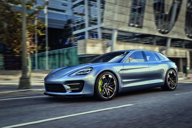 O renovado Panamera deverá receber alguns toques de design do protótipo Sport Turismo O renovado Panamera deverá receber alguns toques de design do protótipo Sport Turismo