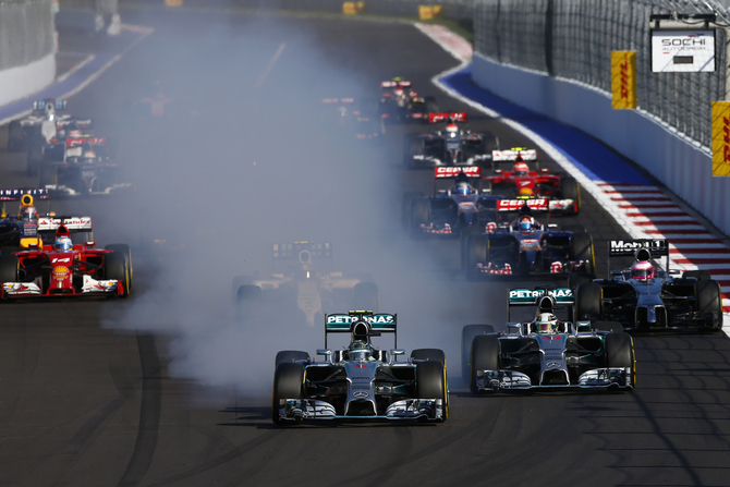 Rosberg lost his chances of winning in the beginning of the race with this heavy braking Rosberg lost his chances of winning in the beginning of the race with this heavy braking