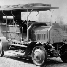 The Durenburg-Wagen used a 6.8-liter four-cylinder to produce 35hp. 