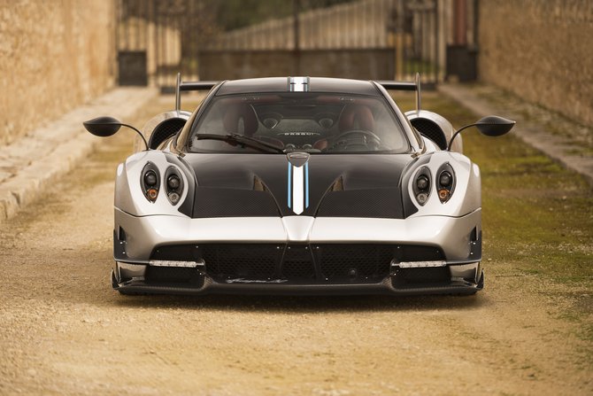 The main highlights of this new version of the Huayra is the large fixed rear wing and front splitter The main highlights of this new version of the Huayra is the large fixed rear wing and front splitter