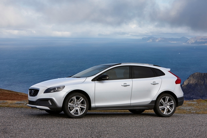 Volvo V40 Cross Country D4 VED Kinetic Geartronic Volvo V40 Cross Country D4 VED Kinetic Geartronic
