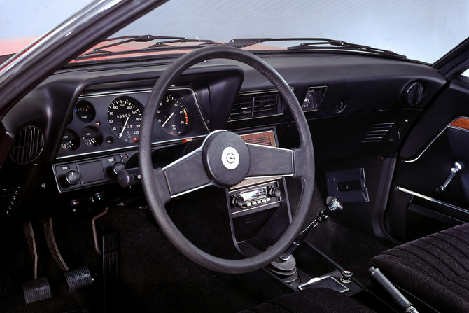 Opel Rekord D e Commodore B celebram 40 anos Opel Rekord D e Commodore B celebram 40 anos