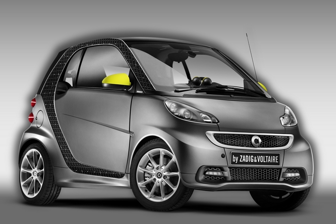 La smart by ZADIG&VOLTAIRE est disponible en version coupé et cabriolet. La smart by ZADIG&VOLTAIRE est disponible en version coupé et cabriolet.