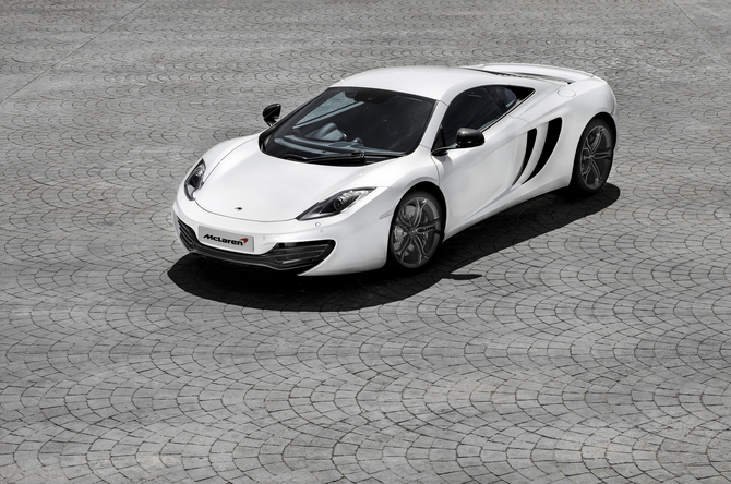 Para 2014 a McLaren está a preparar uma versão mais potente do 12C para rivalizar com o Ferrari 458 Speciale Para 2014 a McLaren está a preparar uma versão mais potente do 12C para rivalizar com o Ferrari 458 Speciale