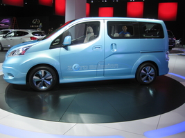 Nissan nv200 concept minivan #10