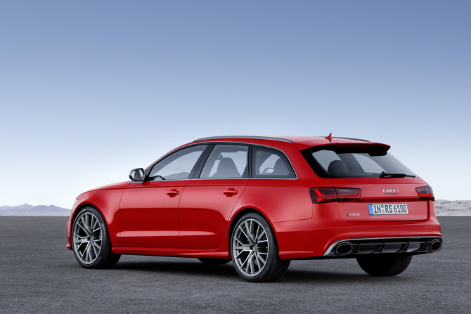 Audi RS6 Avant Plus 4.0 TFSI quattro S tronic Audi RS6 Avant Plus 4.0 TFSI quattro S tronic