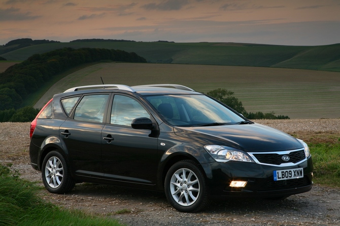 Kia cee'd SW 1.6 CRDi 90cv EX (09) Kia cee'd SW 1.6 CRDi 90cv EX (09)