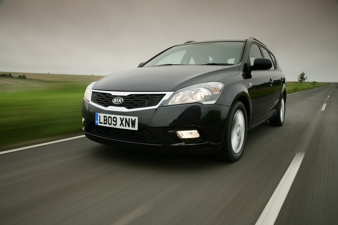Kia cee'd SW 1.6 CRDi 115cv EX Auto (09) Kia cee'd SW 1.6 CRDi 115cv EX Auto (09)