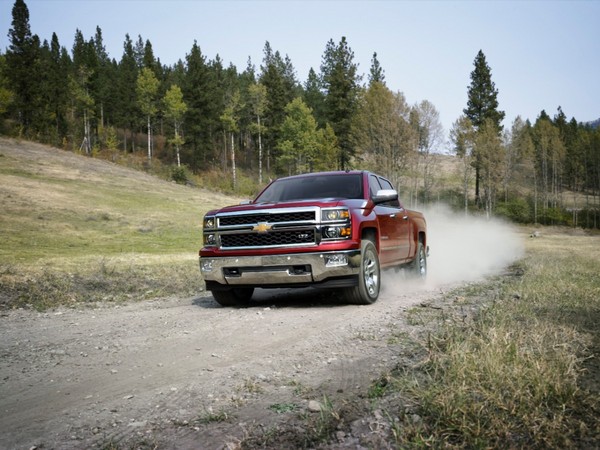 GM Reveals New Chevy Silverado and GMC Sierra Pickups GM Reveals New Chevy Silverado and GMC Sierra Pickups