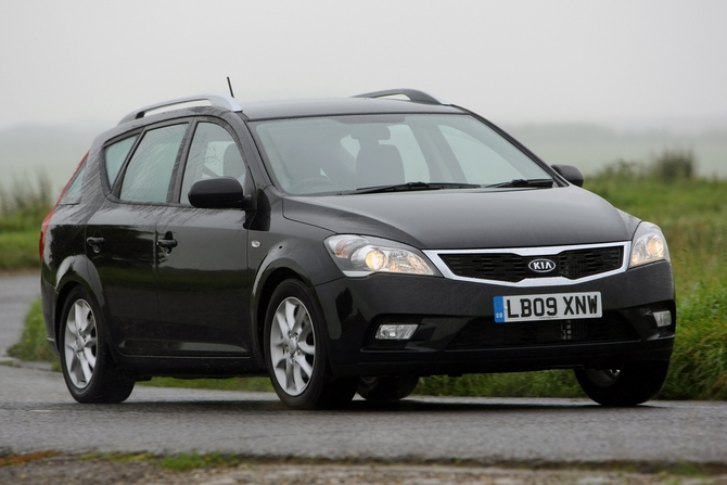 Kia cee'd SW 1.6 CRDi 115cv EX Auto (09) Kia cee'd SW 1.6 CRDi 115cv EX Auto (09)