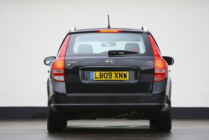 Kia cee'd SW 1.6 CRDi 115cv TX Auto (09) Kia cee'd SW 1.6 CRDi 115cv TX Auto (09)