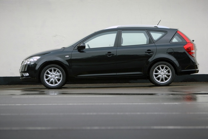 Kia cee'd SW 1.6 CRDi 115cv TX Auto (09) Kia cee'd SW 1.6 CRDi 115cv TX Auto (09)