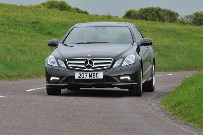 Mercedes-Benz E 350 BlueEfficiency Coupé Avantgarde Mercedes-Benz E 350 BlueEfficiency Coupé Avantgarde