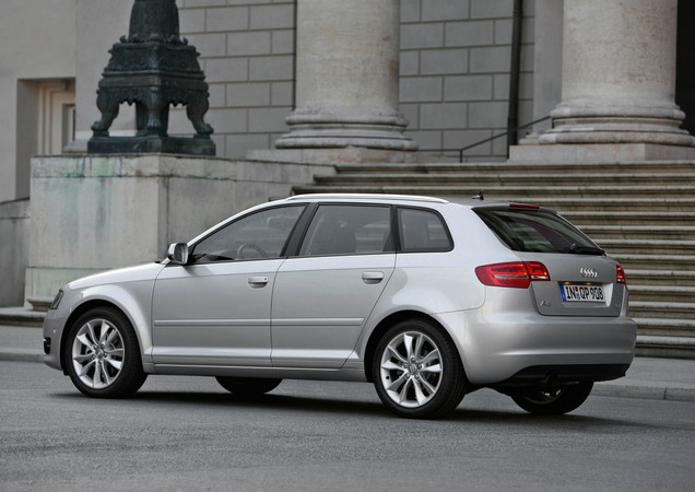 Audi A3 Sportback 2.0 TDI Attraction S tronic Audi A3 Sportback 2.0 TDI Attraction S tronic