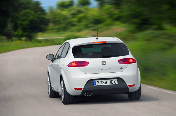 Seat Adds Spicy Leon FR+ with Bigger Engine to Leon Line-up, Cupra R Upgraded Seat Adds Spicy Leon FR+ with Bigger Engine to Leon Line-up, Cupra R Upgraded