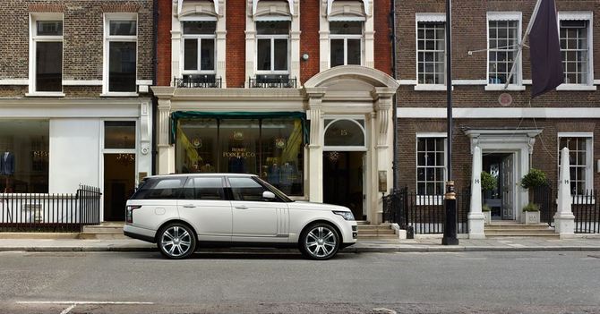 The long wheelbase increases rear legroom by 140mm The long wheelbase increases rear legroom by 140mm