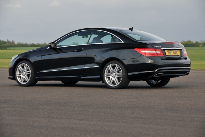 Mercedes-Benz E 300 BlueEfficiency Coupé Avantgarde Mercedes-Benz E 300 BlueEfficiency Coupé Avantgarde