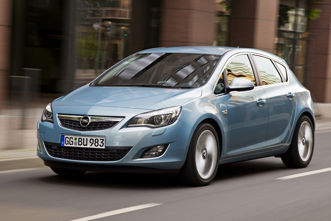 Opel Astra 1.3 CDTI DPF ecoFLEX 95cv Cosmo (10) Opel Astra 1.3 CDTI DPF ecoFLEX 95cv Cosmo (10)