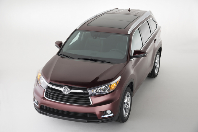 O carro estará disponível com três motorizações O carro estará disponível com três motorizações