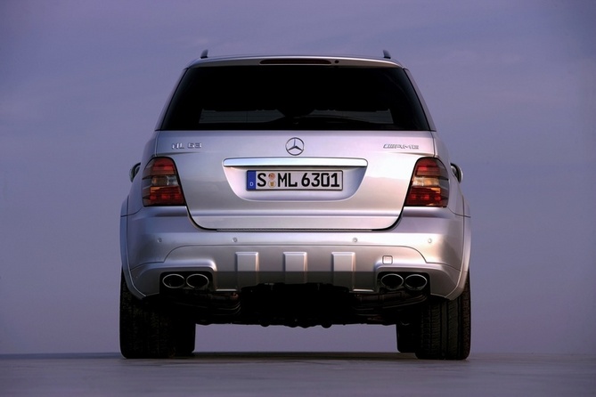Mercedes-Benz ML 63 AMG Mercedes-Benz ML 63 AMG