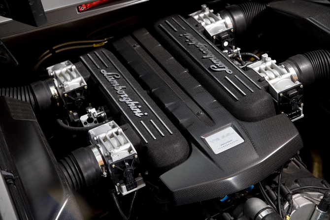 The engine was the same 6.5l V12 from the Murcielago but tuned to 650hp The engine was the same 6.5l V12 from the Murcielago but tuned to 650hp