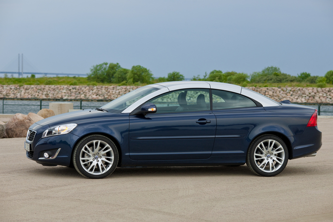 Volvo C70 2.5 T5 SE Lux Solstice AT Volvo C70 2.5 T5 SE Lux Solstice AT