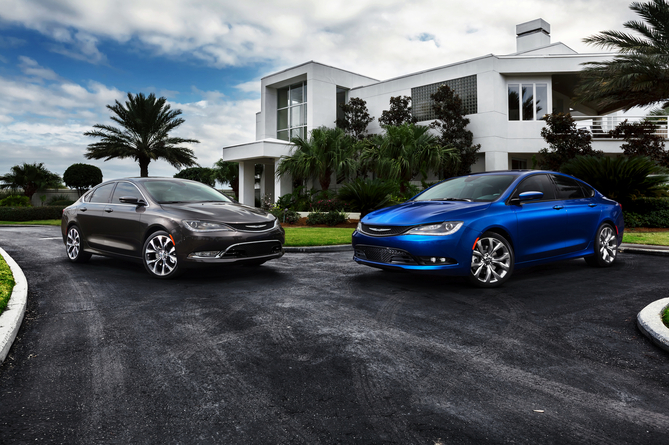 Modelo vai poder ser encomendado com um motor V6 ou com um motor de quatro cilindros Modelo vai poder ser encomendado com um motor V6 ou com um motor de quatro cilindros