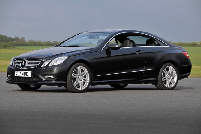 Mercedes-Benz E 200 CGI BlueEfficiency Coupé Elegance Mercedes-Benz E 200 CGI BlueEfficiency Coupé Elegance