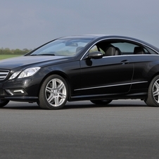 Mercedes-Benz E 200 CGI BlueEfficiency Coupé Elegance Mercedes-Benz E 200 CGI BlueEfficiency Coupé Elegance