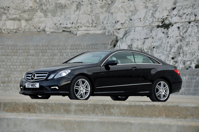Mercedes-Benz E 200 CGI BlueEfficiency Coupé Avantgarde Mercedes-Benz E 200 CGI BlueEfficiency Coupé Avantgarde