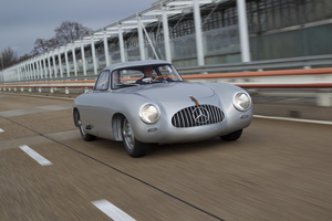 The 1952 W194 300SL was the original gullwing car