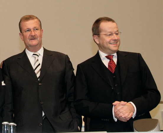 Wiedeking e Haerter foram referidos como os responsáveis pela tentativa de aquisição da VW por parte da Porsche Wiedeking e Haerter foram referidos como os responsáveis pela tentativa de aquisição da VW por parte da Porsche